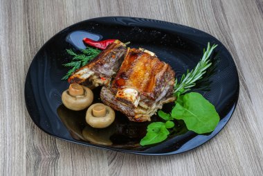 Kavrulmuş dana kaburga