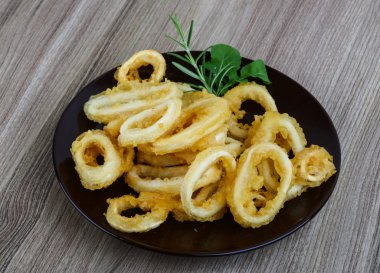 Tempura kalamar halkaları