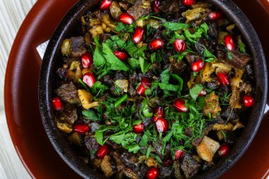 Tavuk eti ile fırında patates