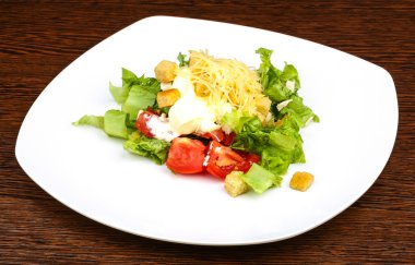 Tavuklu Sezar salatası