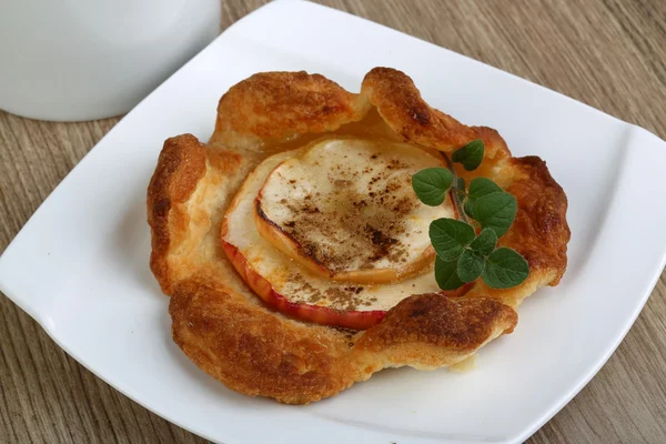 Pastel de manzana recién horneado — Foto de Stock