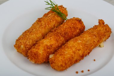 Kızarmış peynirli çubuk