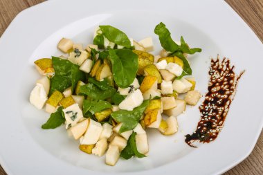 Armut ve peynir salatası