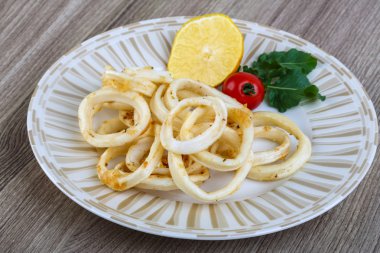 Kızarmış kalamar halkaları