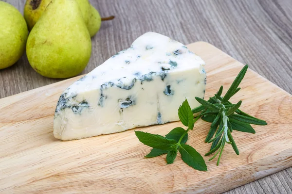 Queso azul con romero — Foto de Stock