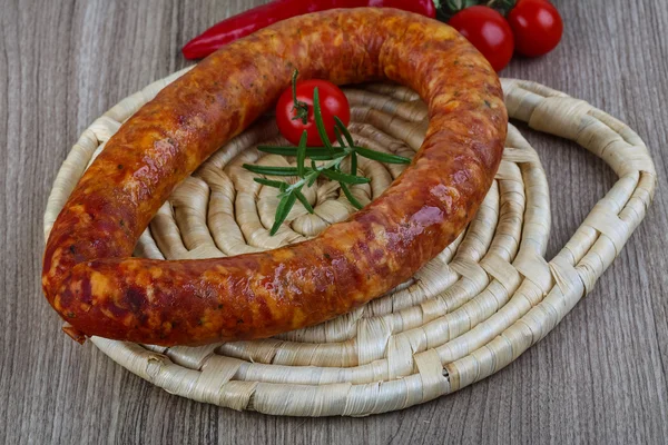 Wurstring mit Kirschtomaten — Stockfoto