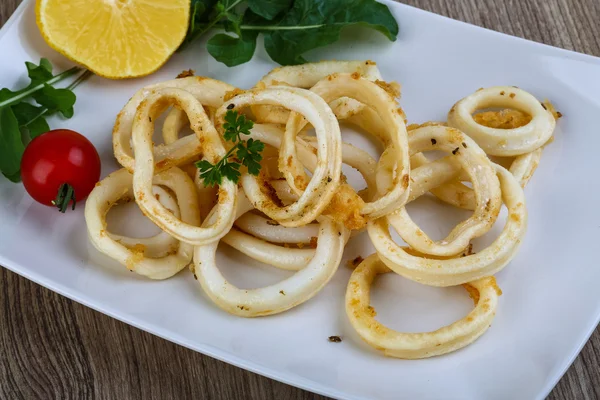 Kızarmış kalamar halkaları