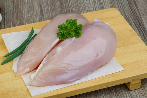 Çiğ tavuk göğsü.