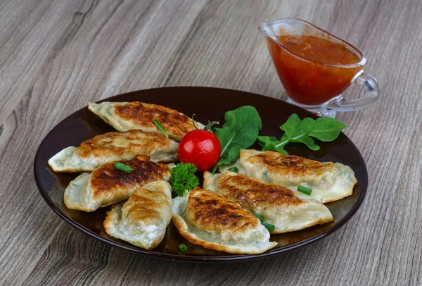 Japão cozinha tradicional - Gyoza frito — Fotografia de Stock