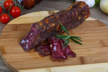 Salam sosis rosemary ile