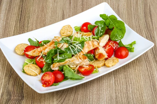 Tavuklu Sezar salatası