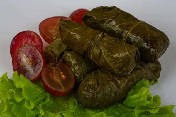 Dolma - Hackfleisch in Traubenblättern — Stockfoto