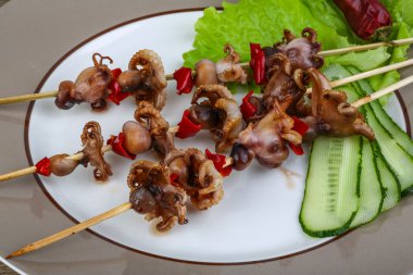 Izgara ahtapot şişleri