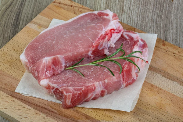 Rohes Schweinesteak — Stockfoto