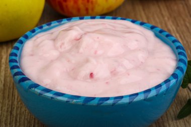 Taze Srawberry yoğurt