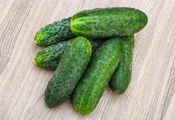 Verse groene komkommer heap — Stockfoto