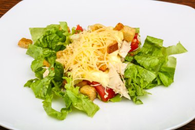 Tavuklu Sezar salatası