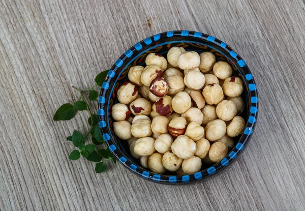 Hazelnut dalam mangkuk — Stok Foto