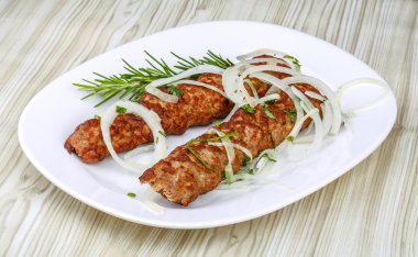 Sıcak sığır eti kebabı