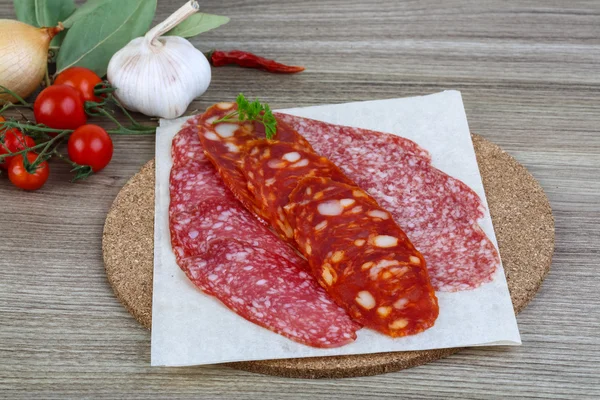 Salame salsicha com salsa — Fotografia de Stock
