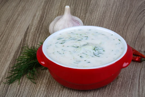 Греческая кухня - Tzatziki — стоковое фото