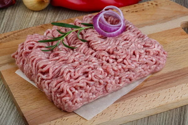 Rauw gehakt varkensvlees — Stockfoto