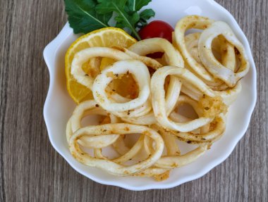 Kızarmış kalamar halkaları