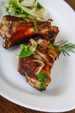 Izgara domuz pirzolası.