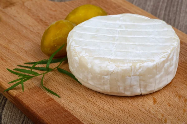 Kulatá Brie sýr — Stock fotografie