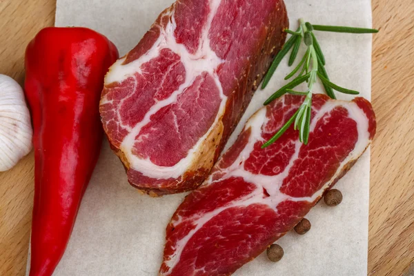 Chuck biefstuk met rozemarijn — Stockfoto