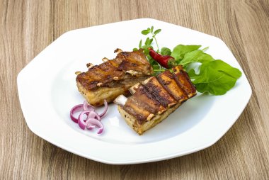 Kızarmış kuzu kaburgası