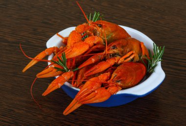 Rosemary ile haşlanmış Crayfishes