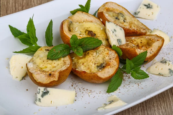 Baked pear with blue cheese — Stock Photo, Image
