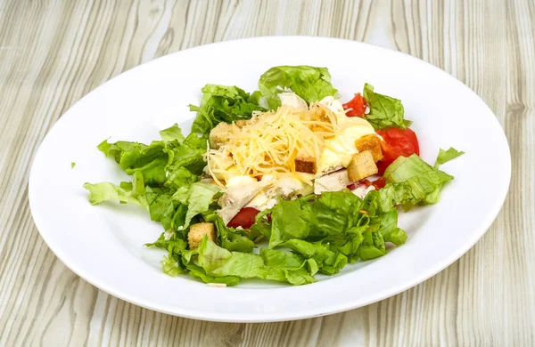 Salada Caesar com frango — Fotografia de Stock