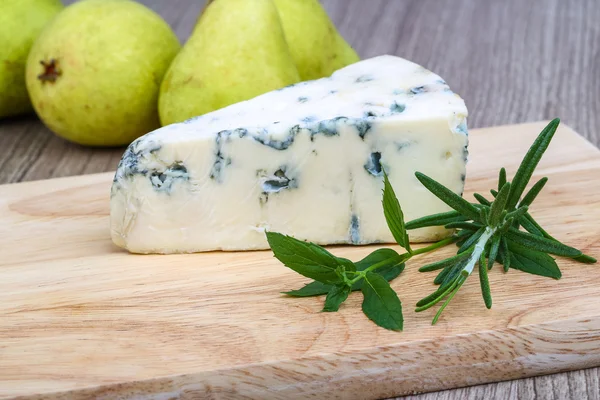 Queso azul con romero — Foto de Stock