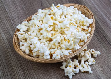 sepet sıcak patlamış mısır