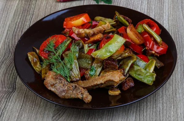 Revuelva la carne de cerdo frita con verduras — Foto de Stock