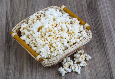 sepet sıcak patlamış mısır