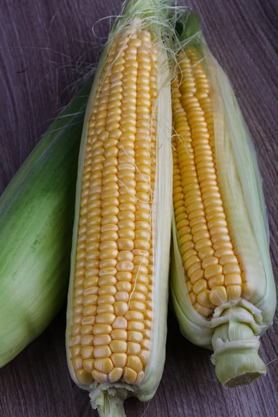 Sweet raw fresh corn — Stock Photo, Image