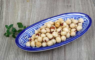 Kabın içinde olgunlaşmış fındık