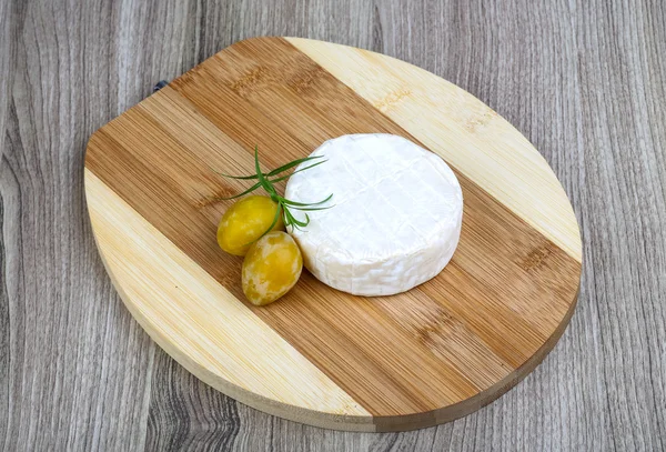 Round Brie cheese — Stock Photo, Image