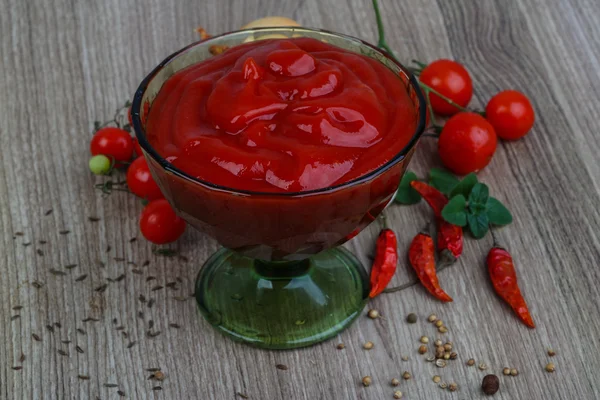 Ketchup de tomate brilhante — Fotografia de Stock