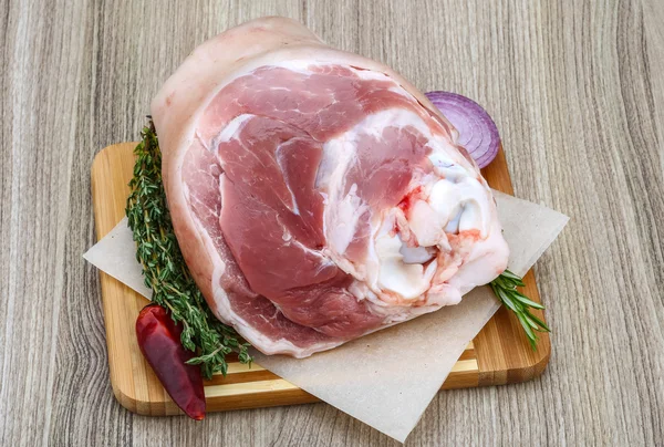 Raw pork knuckle — Stock Photo, Image