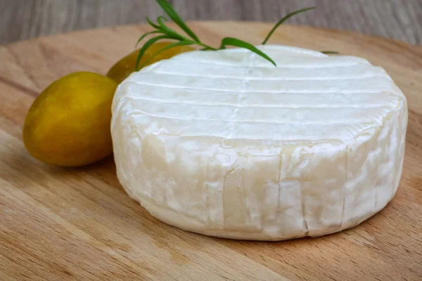 Runde Brie cheese – stockfoto