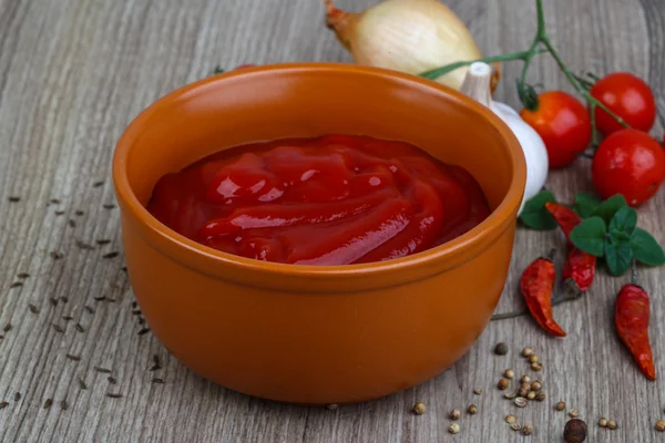 Ketchup de tomate con hierbas — Foto de Stock