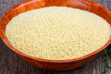 Ham kuskus yemek pişirmek için hazır