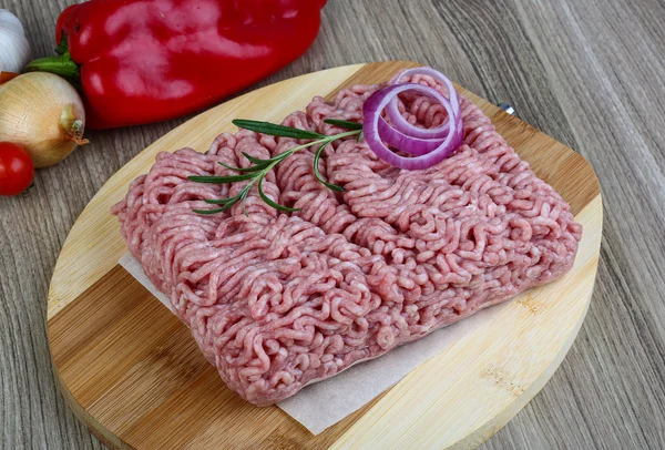 Rauw gehakt varkensvlees — Stockfoto