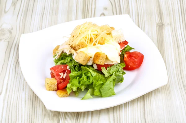 Salada Caesar com frango — Fotografia de Stock