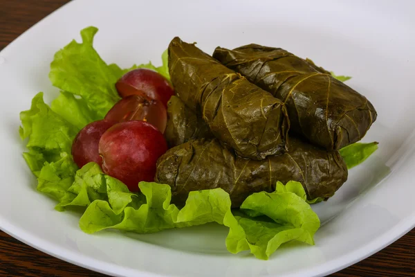 Dolma - malet kött i druva blad — Stockfoto