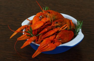 Rosemary ile haşlanmış Crayfishes